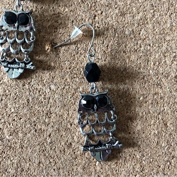 Gunmetal owl fish hook earrings. - Picture 2 of 2